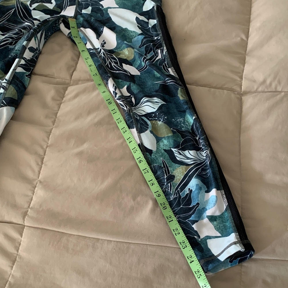 Athleta Green And Black Leaf Pattern Leggings - image 5